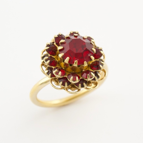 Vintage Sarah Coventry Red Rhinestone Cocktail Ring Size 7 Gold Plated 1960s - Picture 3 of 5